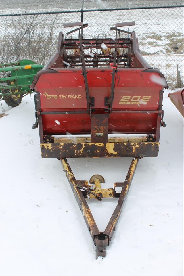 Image of New Holland 202 equipment image 1