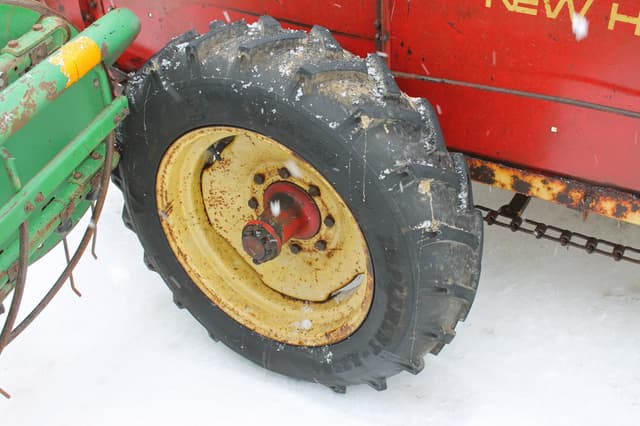 Image of New Holland 202 equipment image 3