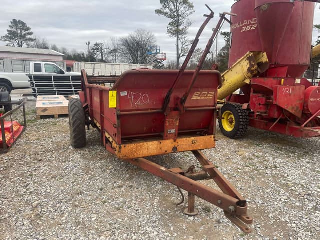 Image of New Holland 202 equipment image 1