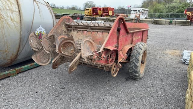 Image of New Holland 202 equipment image 4