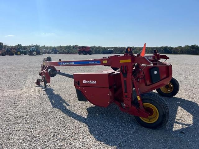 Image of New Holland 210 equipment image 2