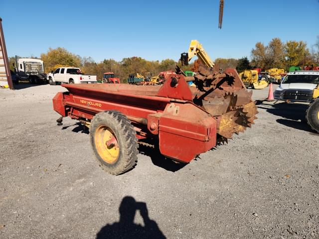 Image of New Holland 213 equipment image 3