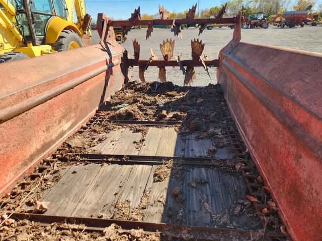 Image of New Holland 213 equipment image 2