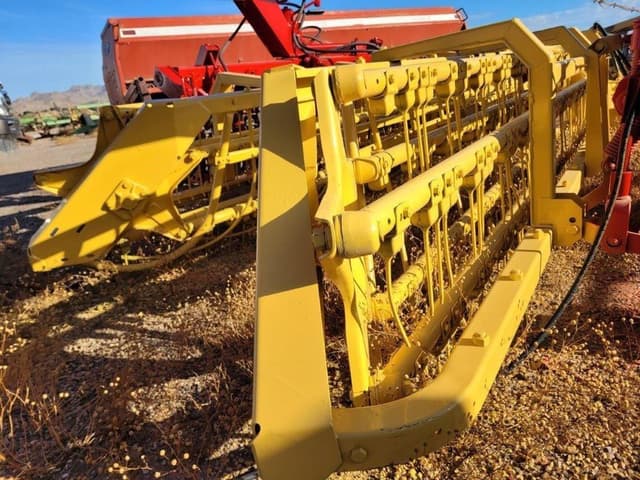 Image of New Holland 216 equipment image 2