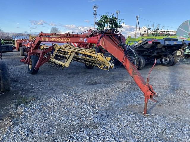 Image of New Holland 216 equipment image 1