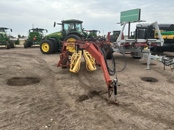 Image of New Holland 216 equipment image 2