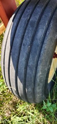 Image of New Holland 216 equipment image 4