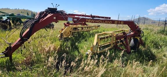 Image of New Holland 216 equipment image 1