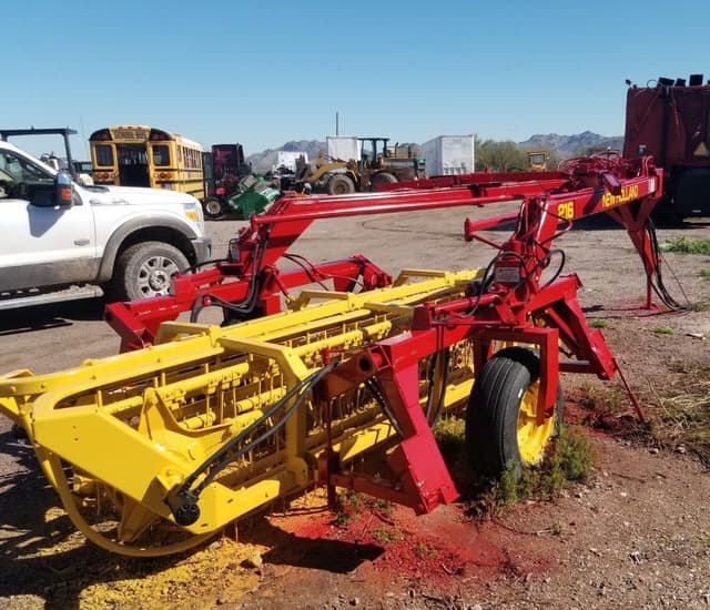 Image of New Holland 216 equipment image 1