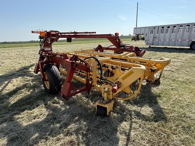 Image of New Holland 216 equipment image 1