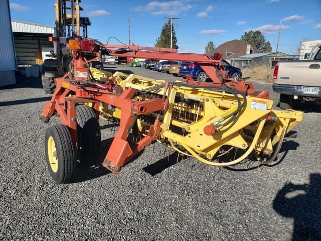 Image of New Holland 216 equipment image 1