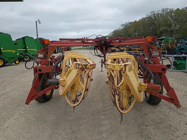 Image of New Holland 216 equipment image 2