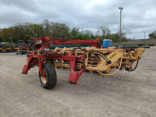 Image of New Holland 216 equipment image 1