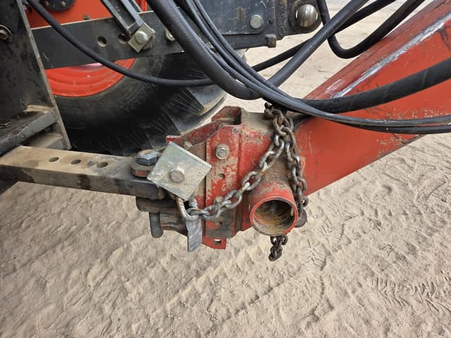 Image of New Holland 216 equipment image 2