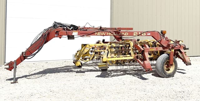 Image of New Holland 216 equipment image 1