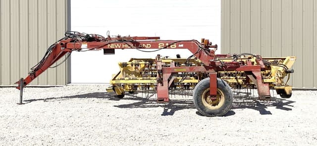 Image of New Holland 216 equipment image 3