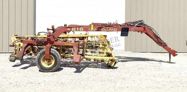Image of New Holland 216 equipment image 2