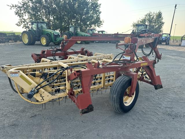 Image of New Holland 216 equipment image 4