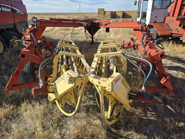 Image of New Holland 216 equipment image 2