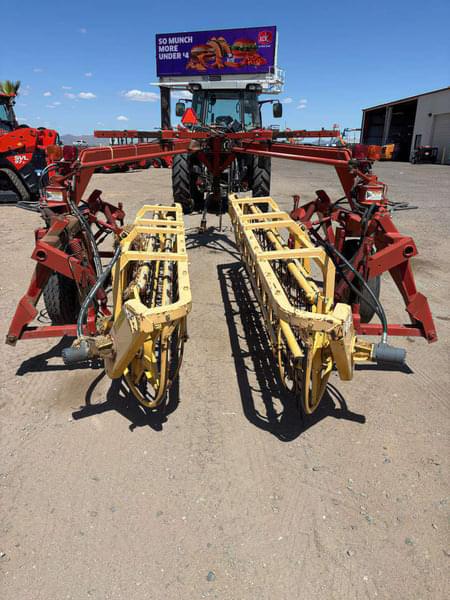 Image of New Holland 216 equipment image 3