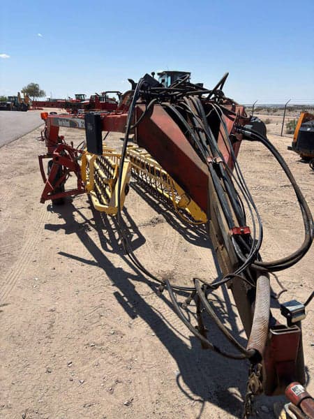 Image of New Holland 216 equipment image 2