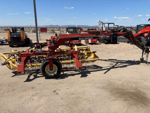 Image of New Holland 216 equipment image 1