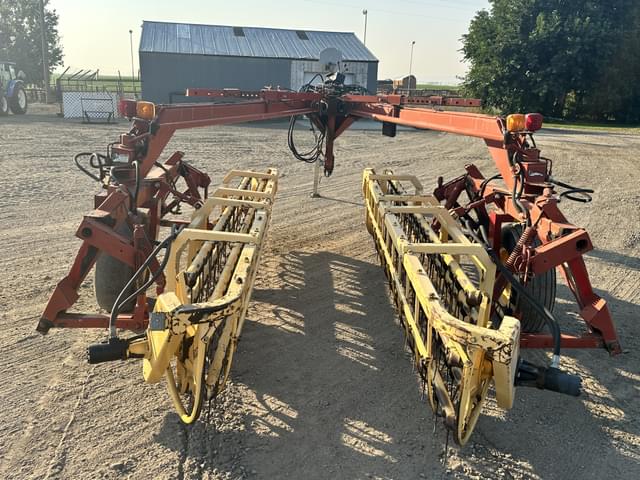 Image of New Holland 216 equipment image 4