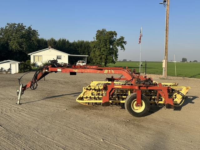 Image of New Holland 216 equipment image 2