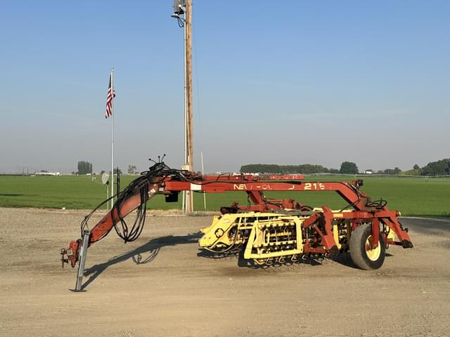 Image of New Holland 216 equipment image 1