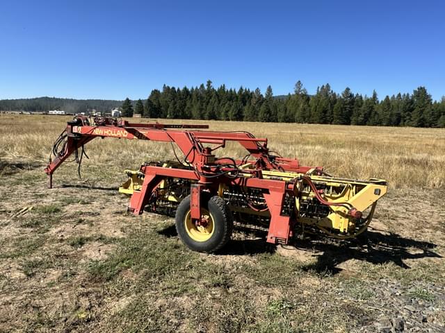 Image of New Holland 216 equipment image 2