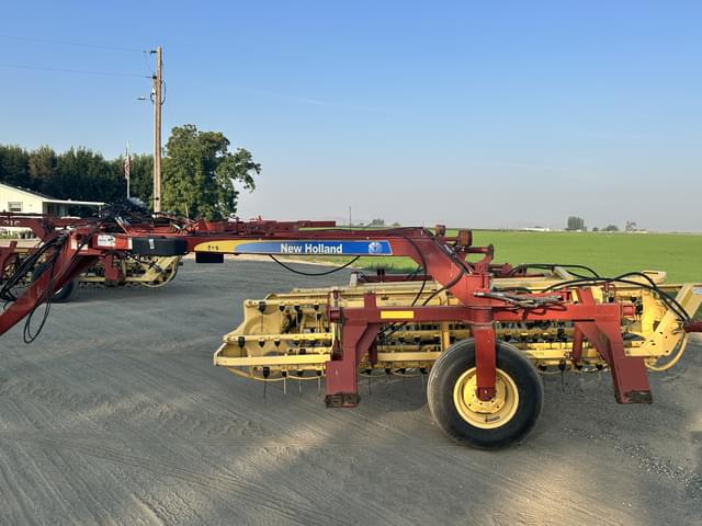 Image of New Holland 216 equipment image 2