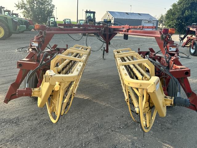 Image of New Holland 216 equipment image 4