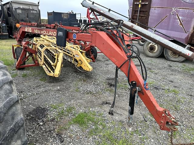 Image of New Holland 216 equipment image 4