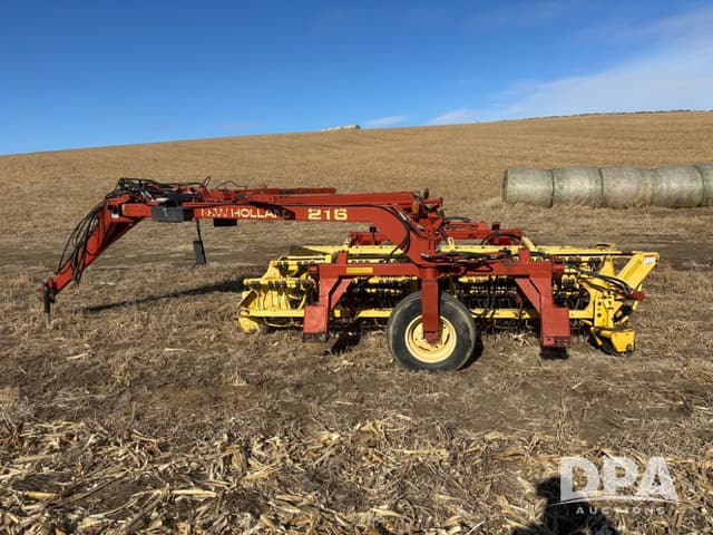 Image of New Holland 216 equipment image 3