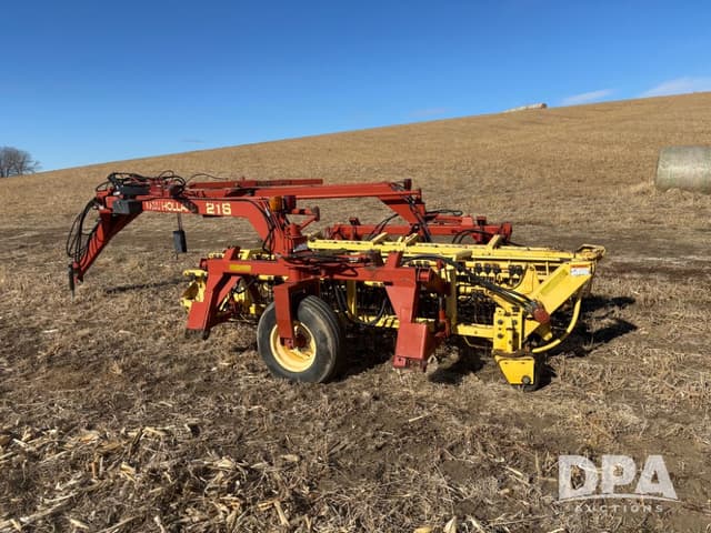Image of New Holland 216 equipment image 4