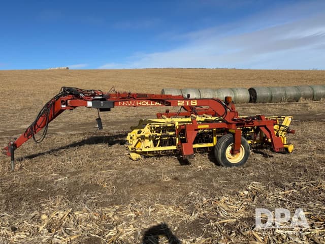 Image of New Holland 216 equipment image 2