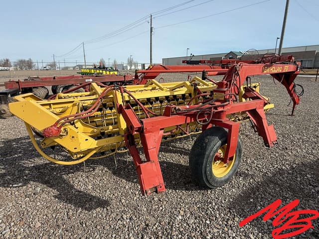 Image of New Holland 216 equipment image 2