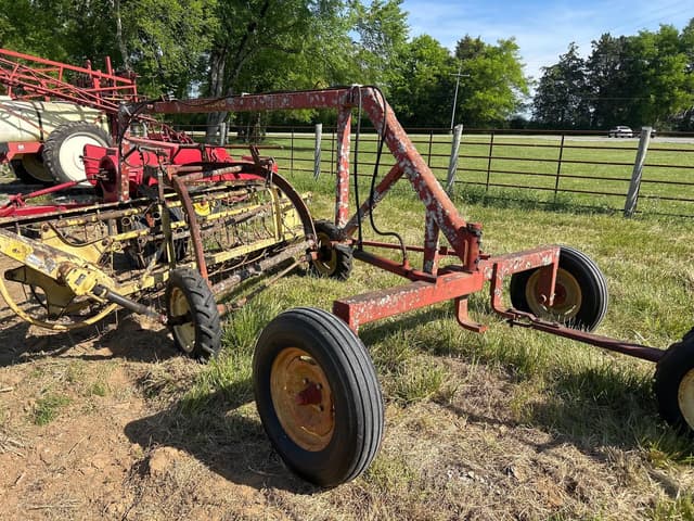 Image of New Holland 252 equipment image 1