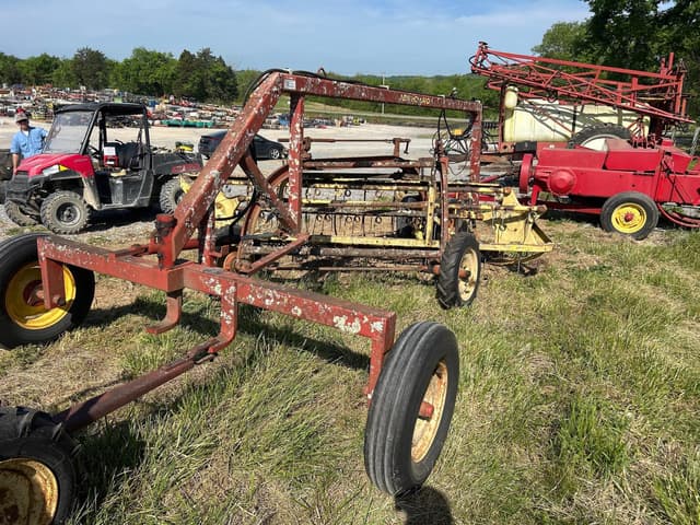 Image of New Holland 252 equipment image 3