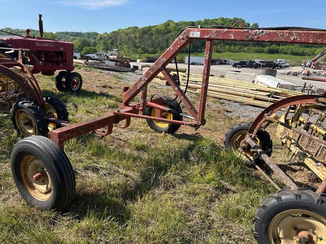 Image of New Holland 252 equipment image 4