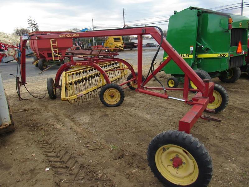 Image of New Holland 252 Image 0