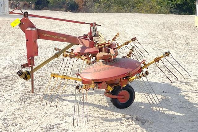 Image of New Holland 254 equipment image 3