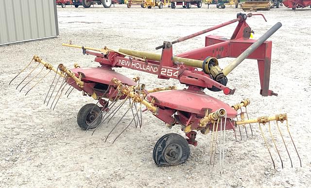 Image of New Holland 254 equipment image 4