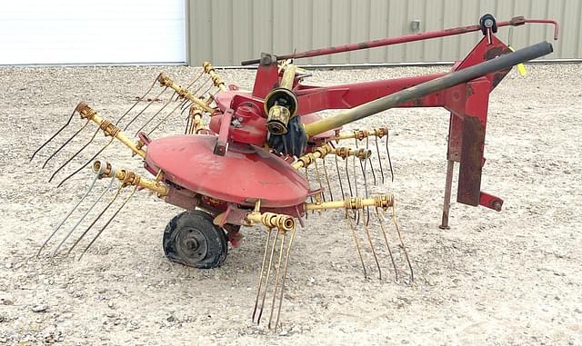 Image of New Holland 254 equipment image 2