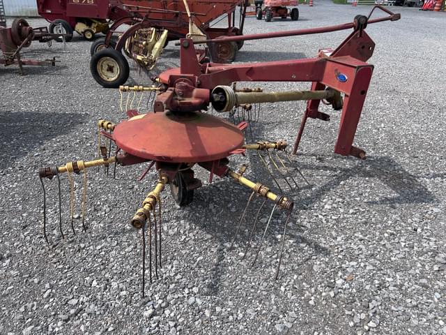 Image of New Holland 254 equipment image 2