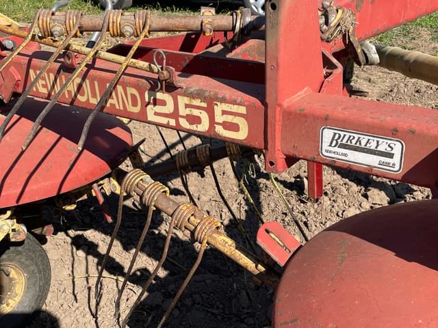 Image of New Holland 255 equipment image 3