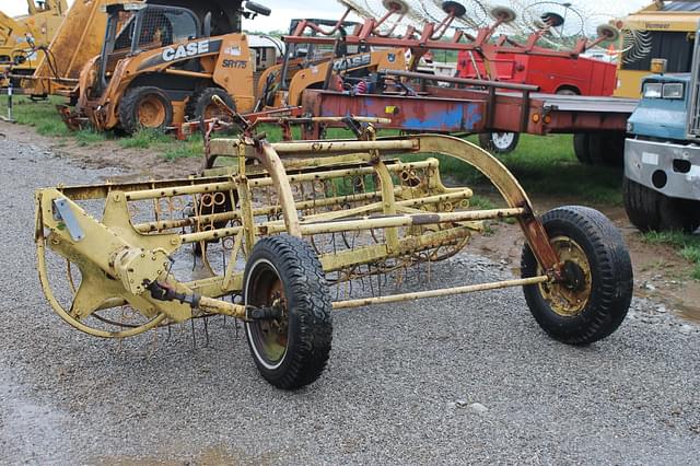 Image of New Holland 256 equipment image 1