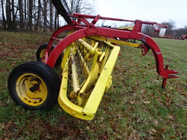 Image of New Holland 256 equipment image 2