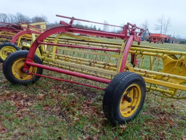 Image of New Holland 256 equipment image 4