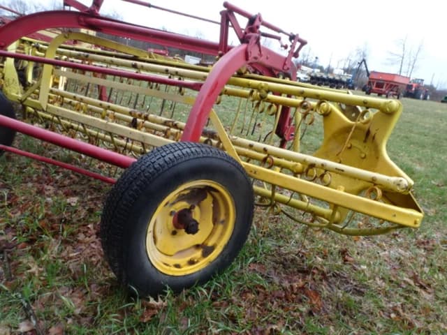 Image of New Holland 256 equipment image 3